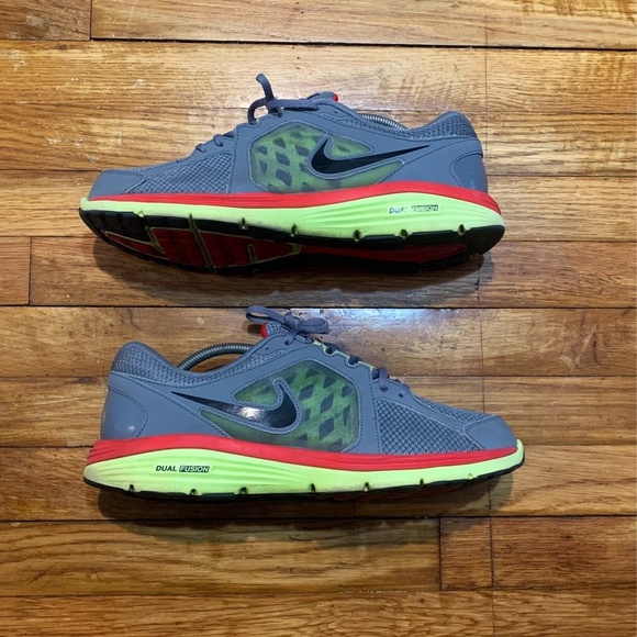 Nike dual fusion athletic shoes - Picture 1 of 4